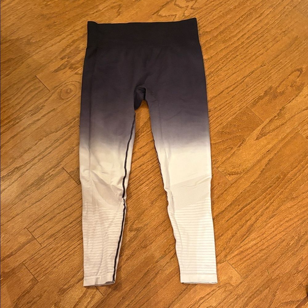 Zyia size large leggings hombre from black to white